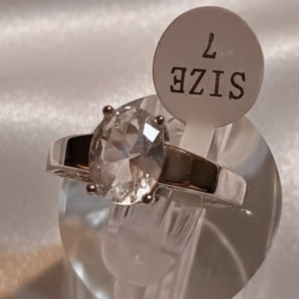 White Sapphire 2 Carat Solitaire Silver Tone Fashion Ring Size 7 NWOT - Picture 4 of 8